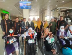 Jamaah Haji Embarkasi Aceh Kloter 5 Tiba Di Tanah Air